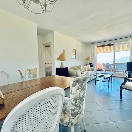 Lou Apartment